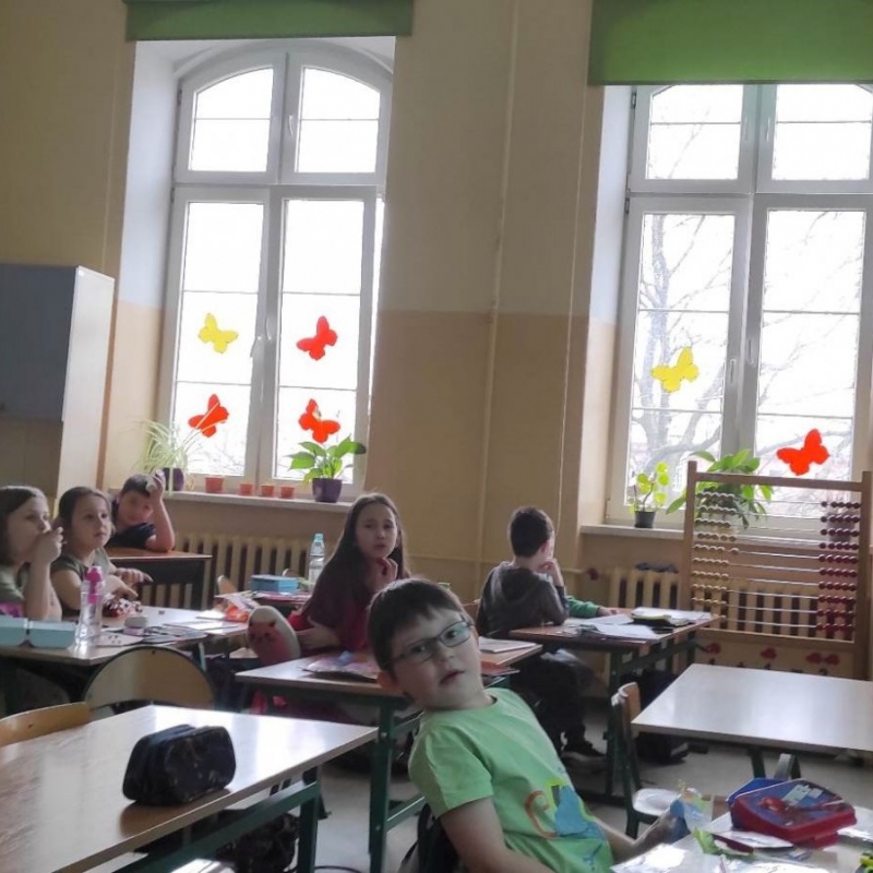 Uczniowie klasy 1a podczas quizu wiosennego