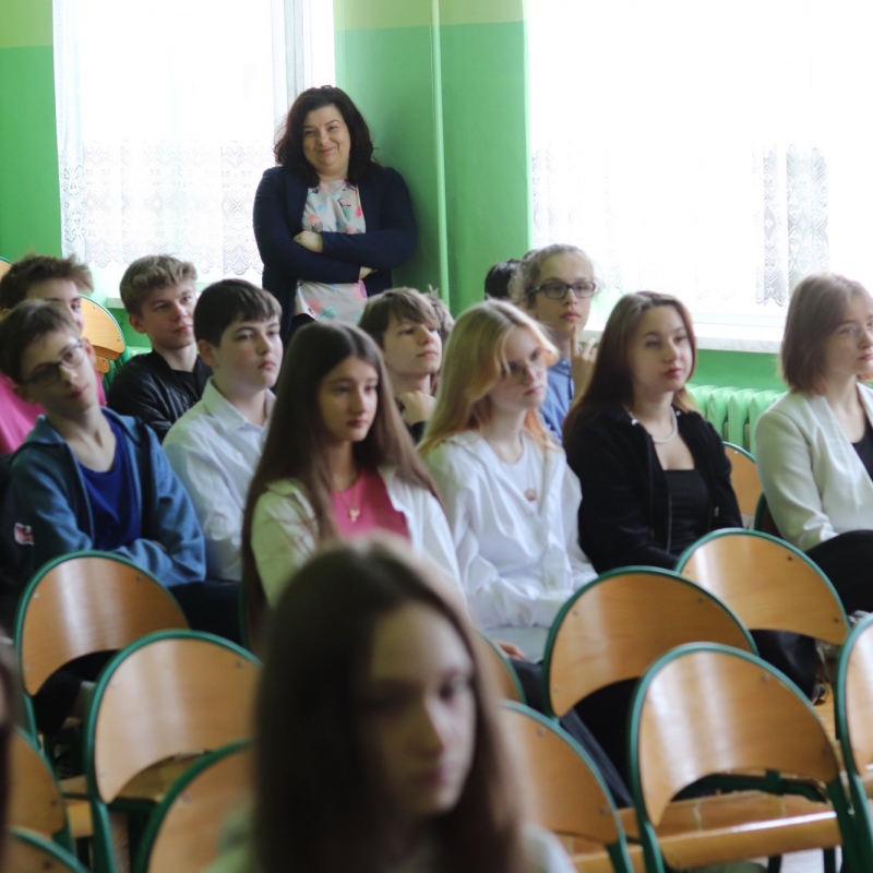 Ósmoklasiści poznają tradycje wielkanocne z różnych regionów Polski