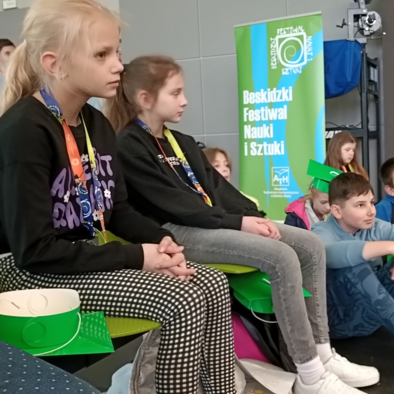 Uczniowie klasy trzeciej w trakcie warsztatów