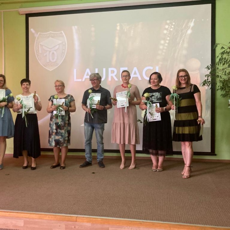Nauczyciele po otrzymaniu Tenskarów