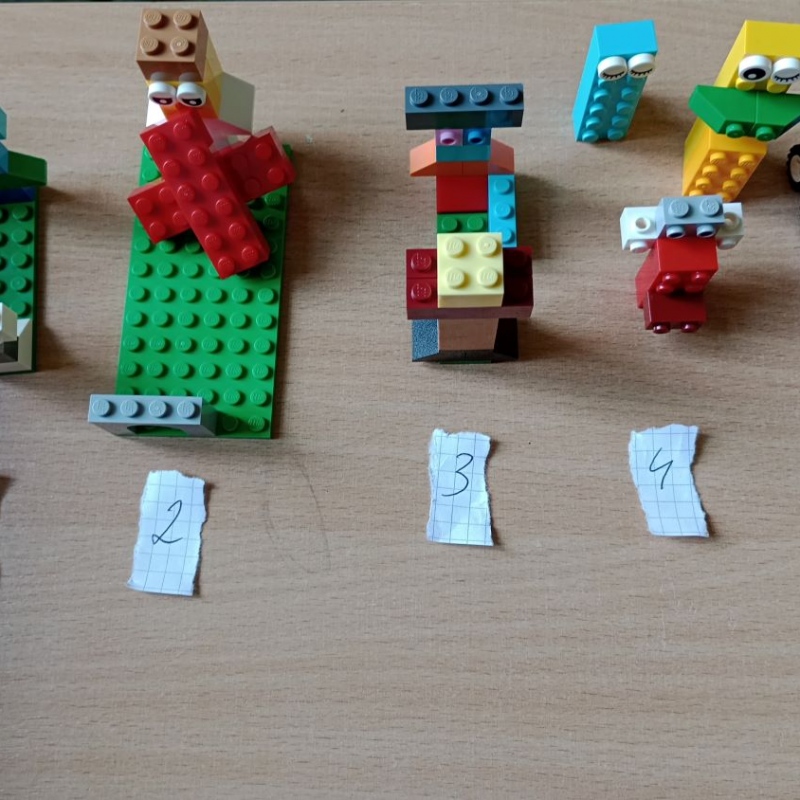 przykazania Boże zbudowane z klocków LEGO