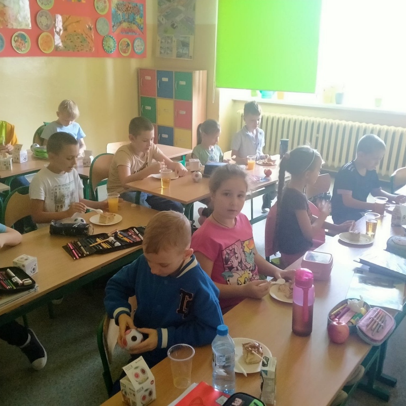Słodki poczęstunek w klasie 2b