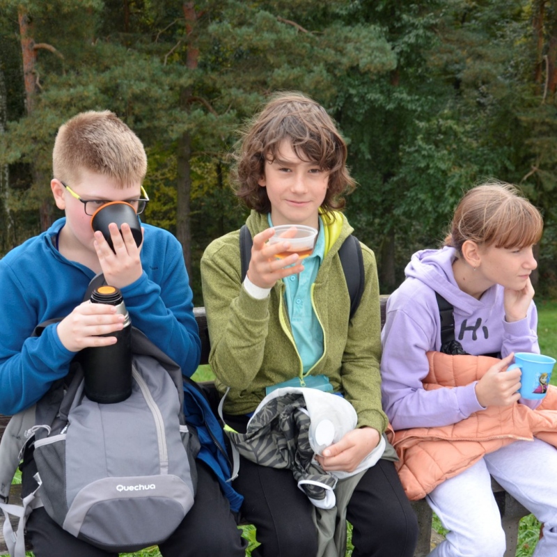 Wypoczynek nad zaporą, panorama na gigantyczne jezioro