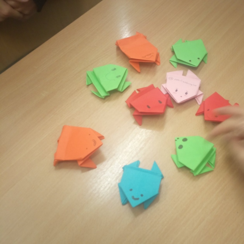 Origami- żabki w klasie 5b