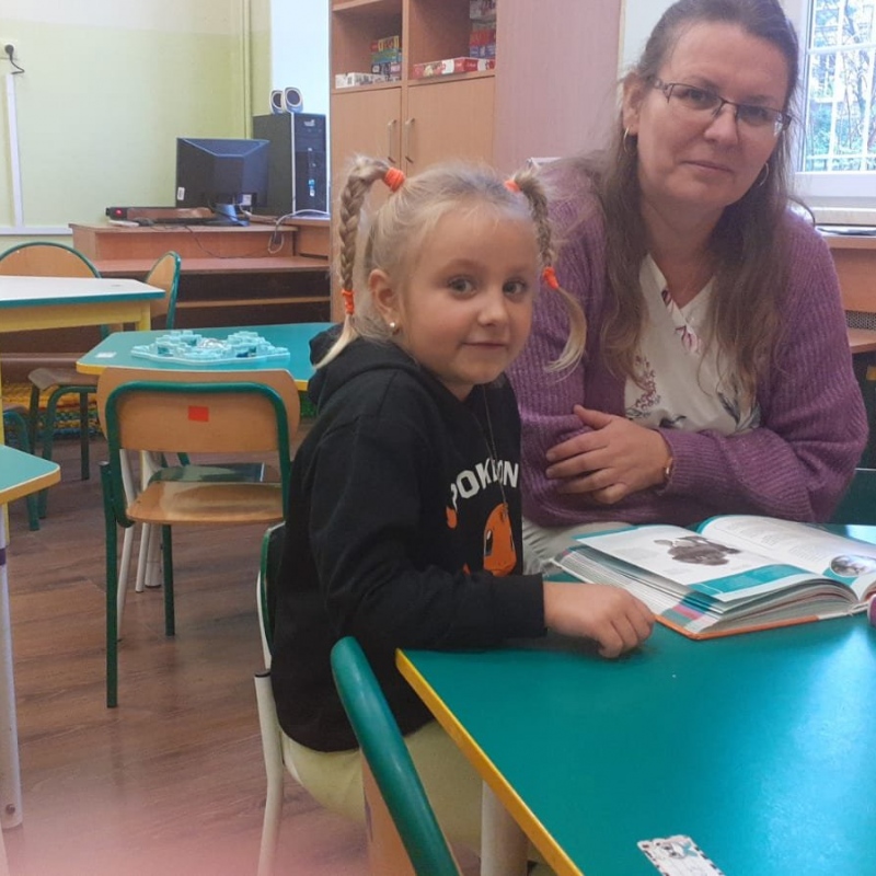 Zerówka czytająca książki