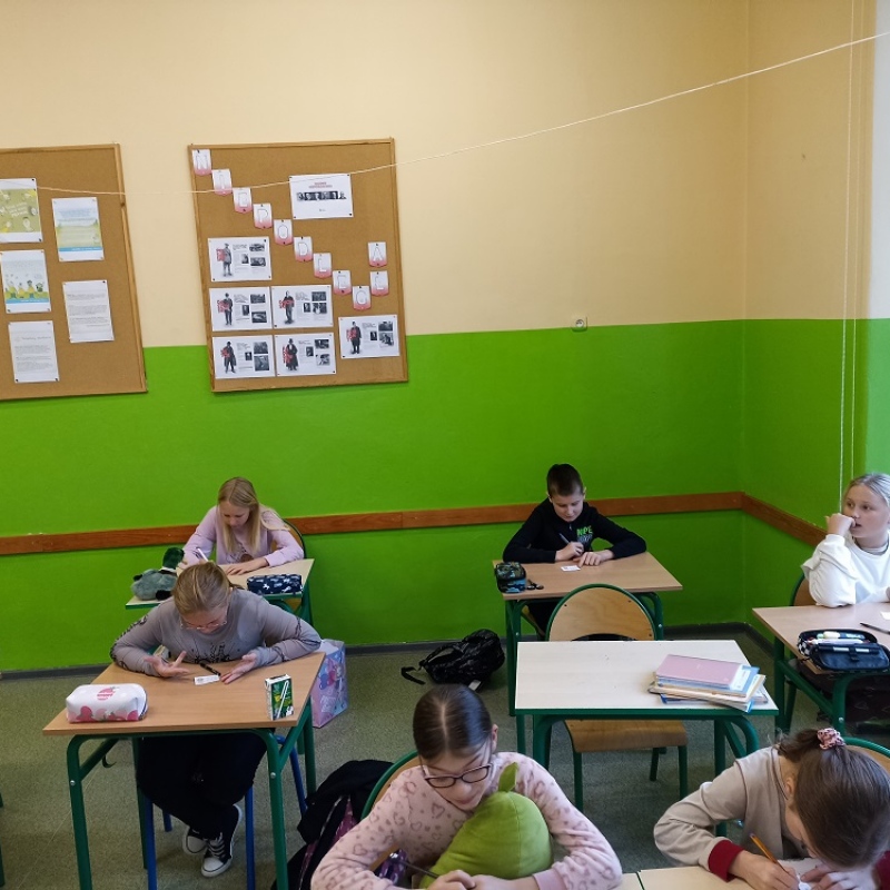 Uczniowie podczas wykonywania zadań podczas XIII WMTDay