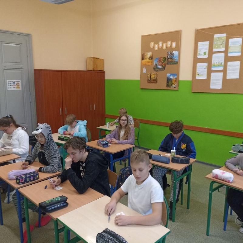 Uczniowie podczas wykonywania zadań podczas XIII WMTDay