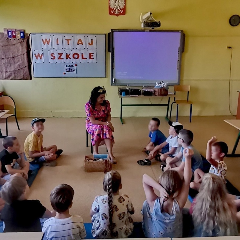 Uczniowie klasy 1b podczas pogadanki