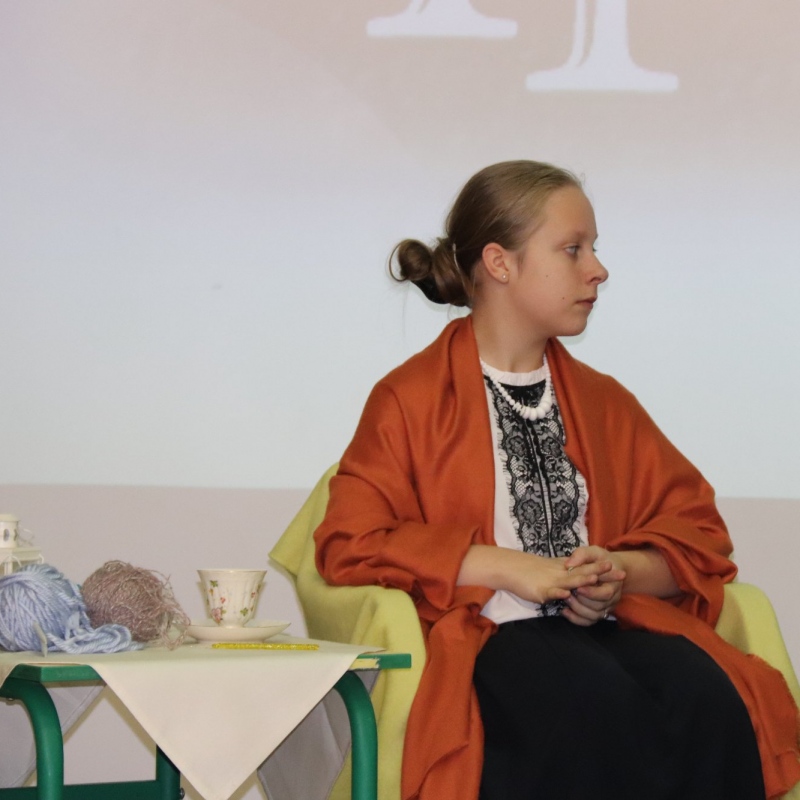 Aktorzy podczas występu z okazji Święta Niepodległości