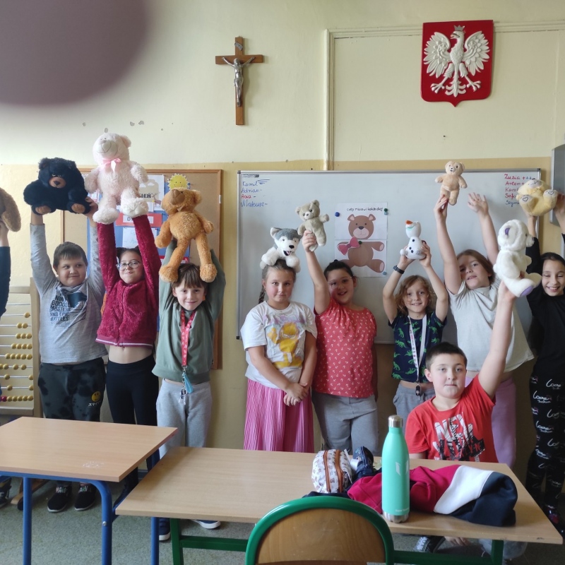Klasa 3a z misiami w klasie