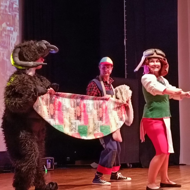 Aktorzy  na scenie w trakcie spektaklu