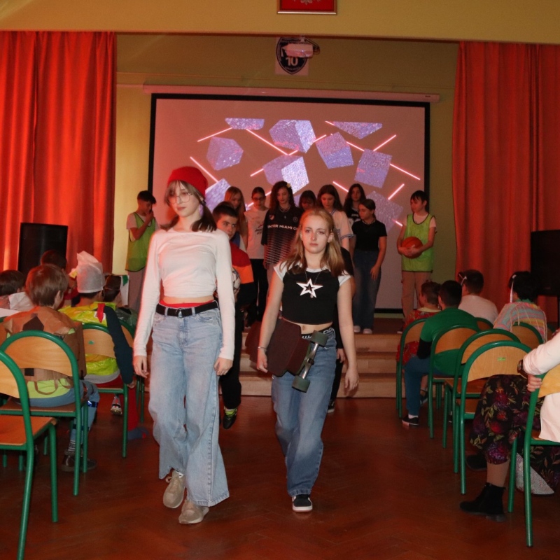 Klasa 6b podczas pokazu