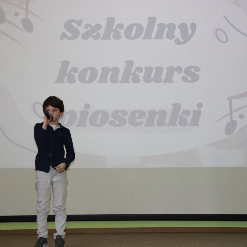 Antoni z klasy 1a w piosence "Ten moment"