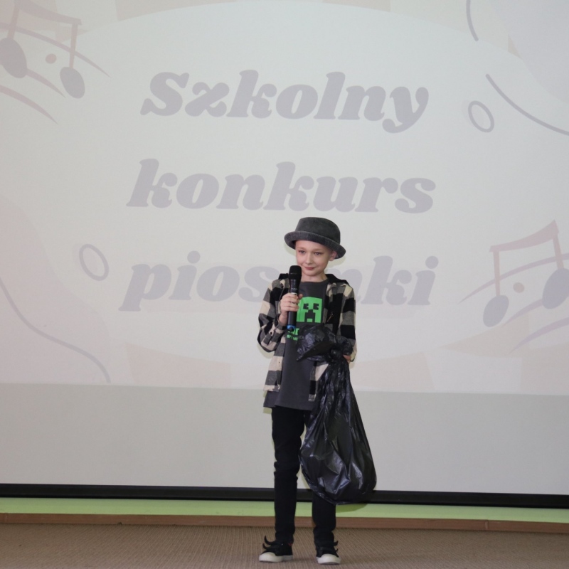Paweł z klasy 2a w piosence "Mambałaga"