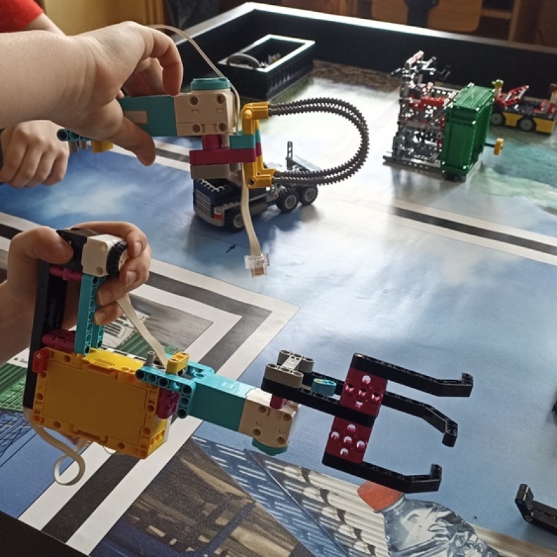 Praca z klockami LEGO Spike