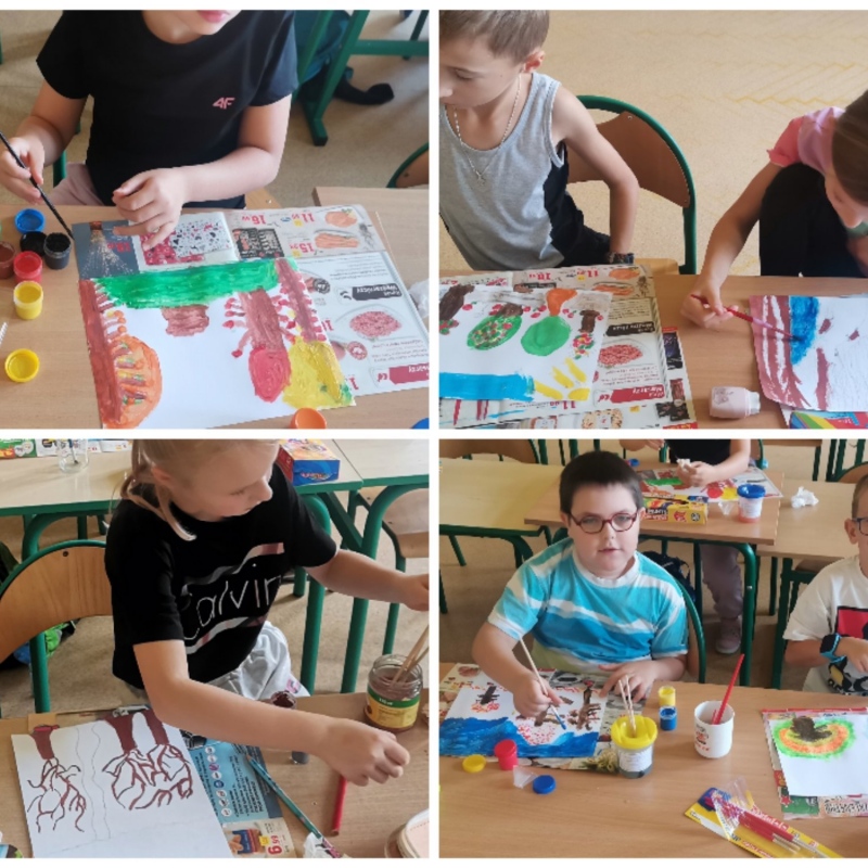 Uczniowie klasy 2a malują farbami jesienny krajobraz