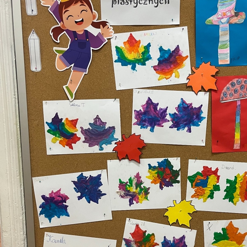 Galeria prac plastycznych - jesienne liście. Rozcierana plastelina.