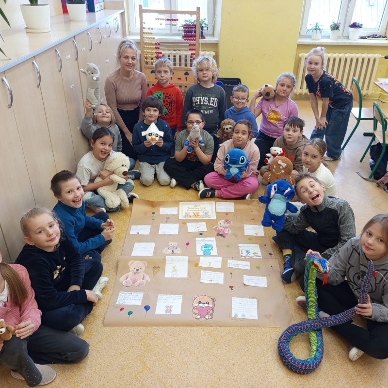 Klasa 2a podczas Dnia Pluszowego Misia