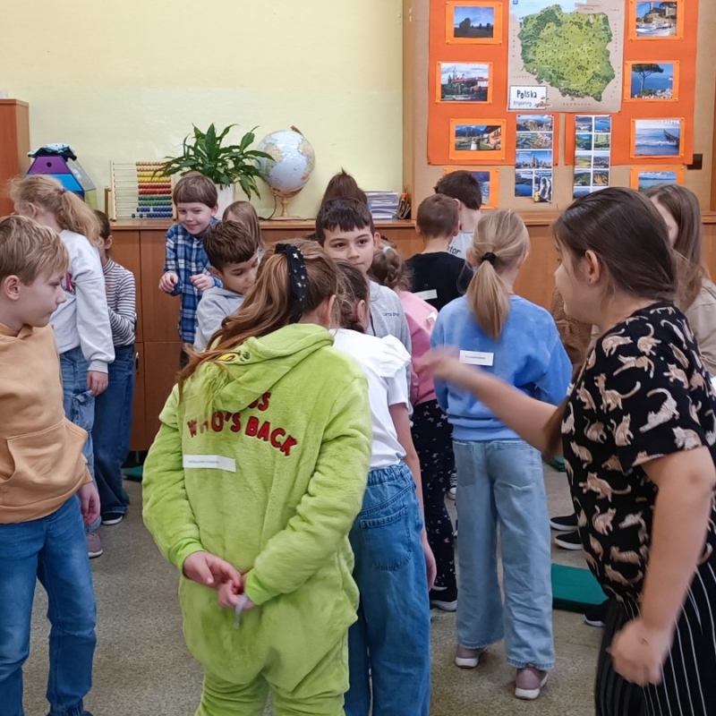 Uczniowie klasy 3 podczas spotkania z  ilustratorką