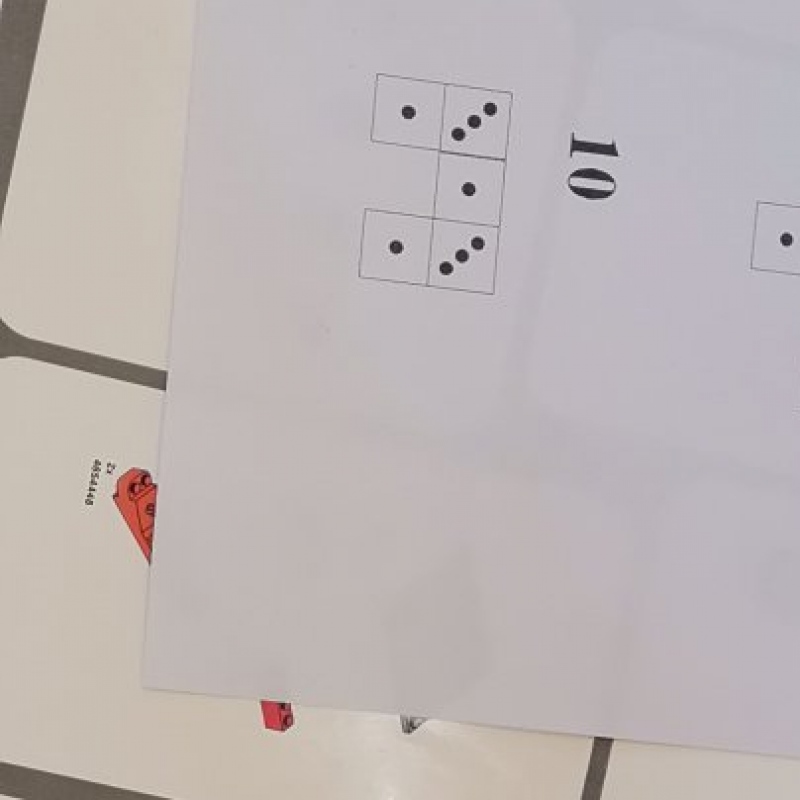 Budowle z klocków wykonane przez uczniów klasy 1