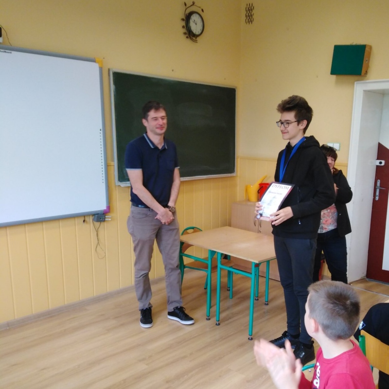 Uczniowie na turnieju