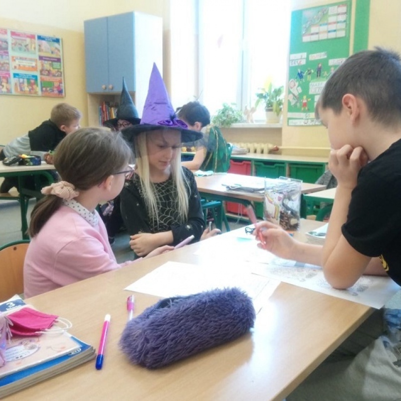 Praca w grupach w klasie 3a - grupa 3
