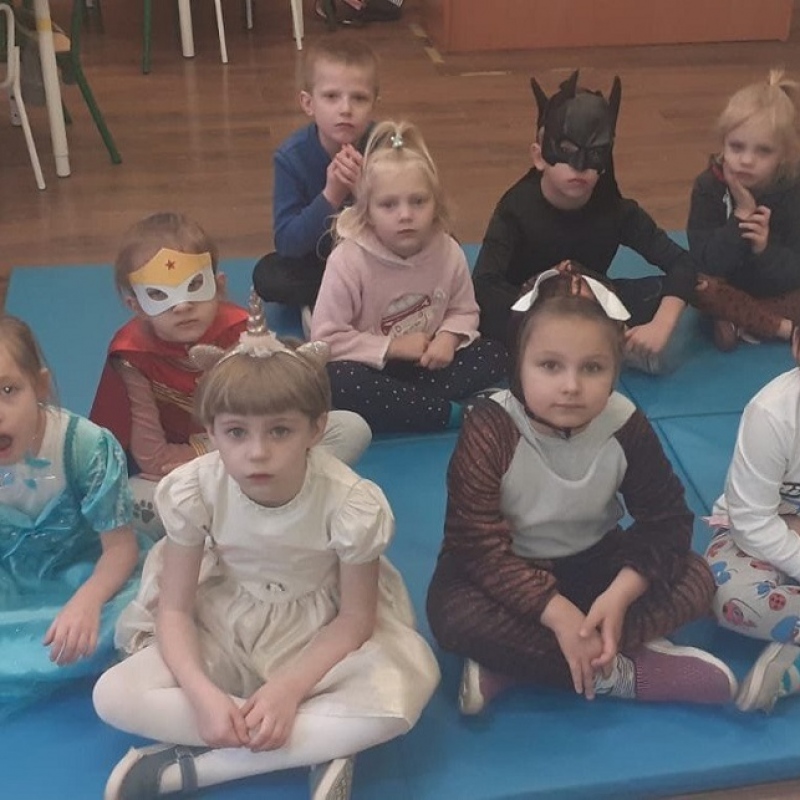 Wspólne oglądanie bajek w klasie 0